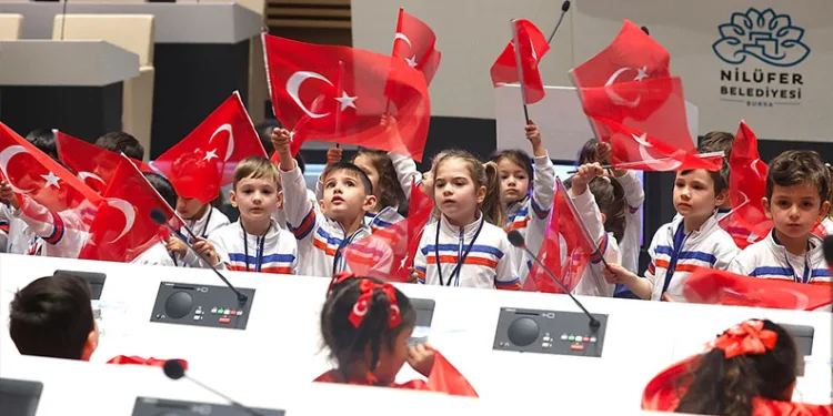 Emir Buhari yenilenen yüzüyle hizmete açıldı