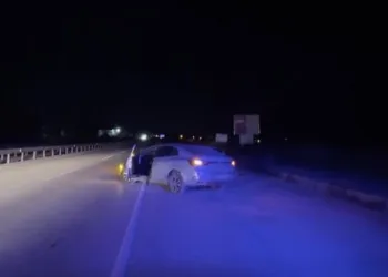 Bakırköy’de seyir halindeki otomobil, tıra arkadan çarptı: 1 yaralı