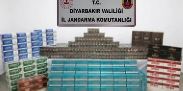 Elazığ’da otomobil mezarlığa girdi: 2 yaralı