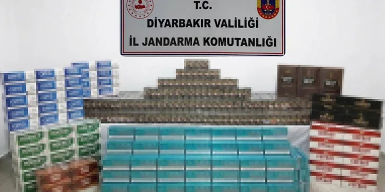 Elazığ’da otomobil mezarlığa girdi: 2 yaralı
