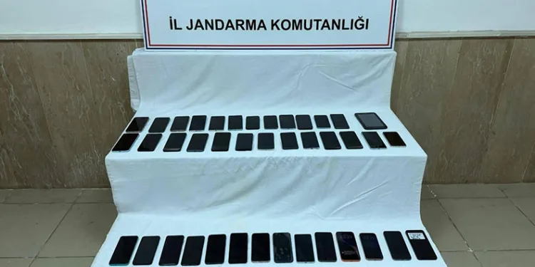 Bakırköy’de seyir halindeki otomobil, tıra arkadan çarptı: 1 yaralı