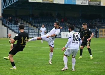Bursa’da dereye düşen adamı ekipler kurtardı