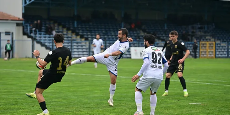 Bursa’da dereye düşen adamı ekipler kurtardı