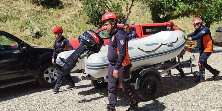 Bakırköy’de seyir halindeki otomobil, tıra arkadan çarptı: 1 yaralı