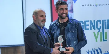 İnegölspor kalecisi Bekir Sevgi ‘yılın en iyi sporcusu’ seçildi