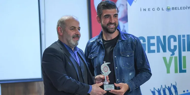 İnegölspor kalecisi Bekir Sevgi ‘yılın en iyi sporcusu’ seçildi