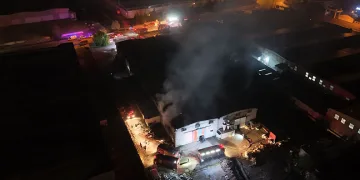Bakırköy’de seyir halindeki otomobil, tıra arkadan çarptı: 1 yaralı
