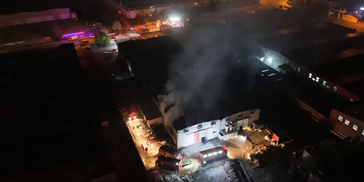 Bakırköy’de seyir halindeki otomobil, tıra arkadan çarptı: 1 yaralı