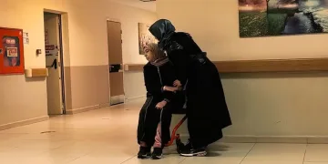 Kamyon ile servis minibüsü çarpıştı 4 kişi yaralandı