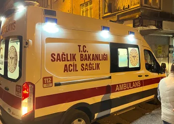 Bakırköy’de seyir halindeki otomobil, tıra arkadan çarptı: 1 yaralı