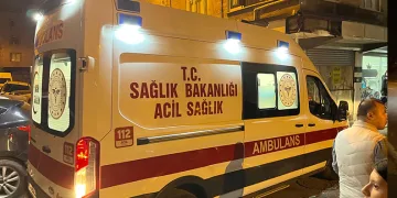 Bakırköy’de seyir halindeki otomobil, tıra arkadan çarptı: 1 yaralı