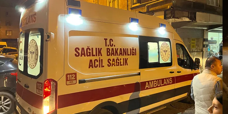 Bakırköy’de seyir halindeki otomobil, tıra arkadan çarptı: 1 yaralı