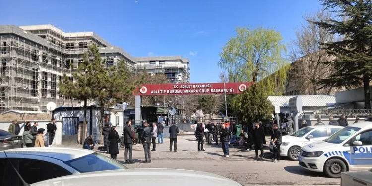 Şanlıurfa’da son kullanım tarihi geçmiş tonlarca gıda ürünü ele geçirildi