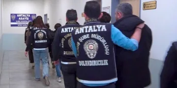 Şanlıurfa’da son kullanım tarihi geçmiş tonlarca gıda ürünü ele geçirildi