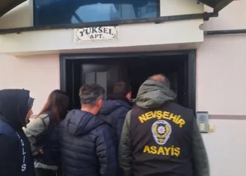 Şanlıurfa’da son kullanım tarihi geçmiş tonlarca gıda ürünü ele geçirildi