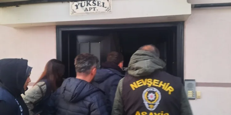 Şanlıurfa’da son kullanım tarihi geçmiş tonlarca gıda ürünü ele geçirildi