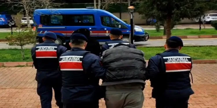 Adana’da 4 ruhsatsız silah ele geçirildi