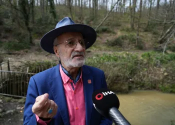 Aracına çarpan kamyonet için polis çağırdı hatalı parktan ceza yedi