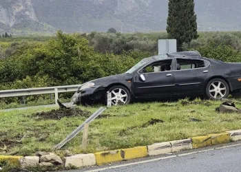Aracına çarpan kamyonet için polis çağırdı hatalı parktan ceza yedi