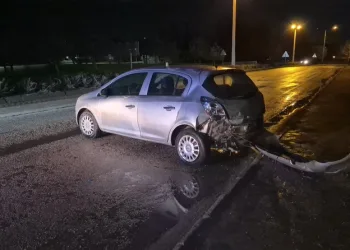Aracına çarpan kamyonet için polis çağırdı hatalı parktan ceza yedi