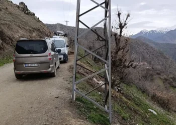 Aracına çarpan kamyonet için polis çağırdı hatalı parktan ceza yedi