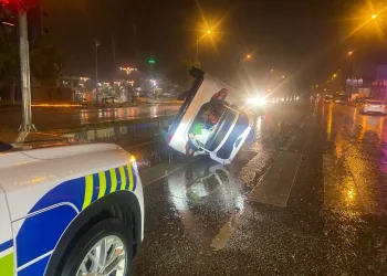 Aracına çarpan kamyonet için polis çağırdı hatalı parktan ceza yedi