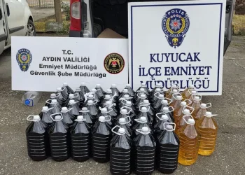 Tırın çarptığı hafif ticari araçta 3 kişi yaralandı