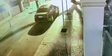 Tırın çarptığı hafif ticari araçta 3 kişi yaralandı