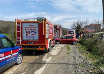 Tırın çarptığı hafif ticari araçta 3 kişi yaralandı