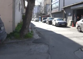 Tırın çarptığı hafif ticari araçta 3 kişi yaralandı