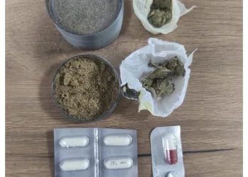 Ayvalık’ta kaçak içki ve uyuşturucudan 2 tutuklama