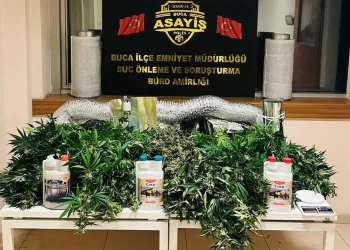 Antalya’da depoya inmek isterken düşen genç yaralandı