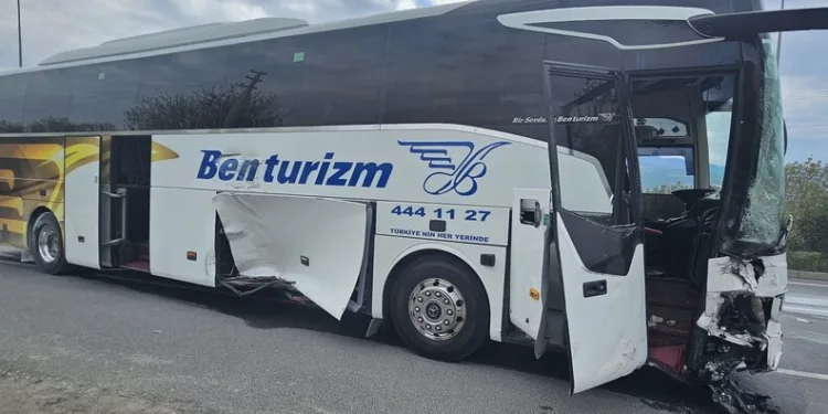 Antalya’da depoya inmek isterken düşen genç yaralandı