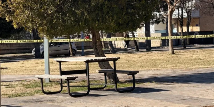 Antalya’da depoya inmek isterken düşen genç yaralandı