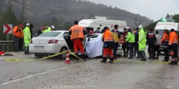 Antalya’da depoya inmek isterken düşen genç yaralandı