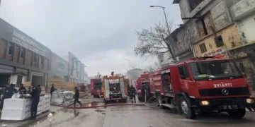 Midelerinde uyuşturucu sevkiyatı yapan 2 torbacı tutuklandı
