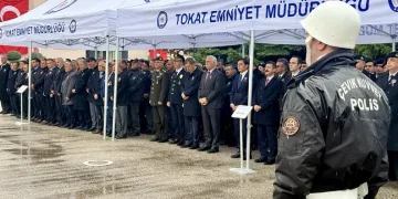 Midelerinde uyuşturucu sevkiyatı yapan 2 torbacı tutuklandı