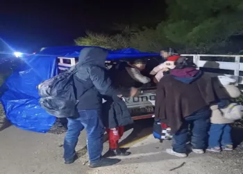 Midelerinde uyuşturucu sevkiyatı yapan 2 torbacı tutuklandı