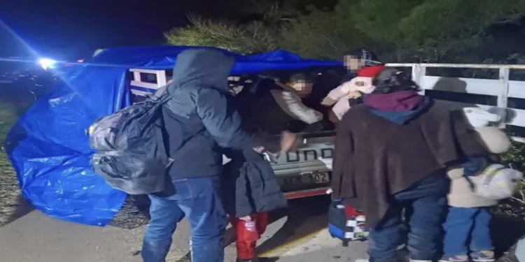 Midelerinde uyuşturucu sevkiyatı yapan 2 torbacı tutuklandı