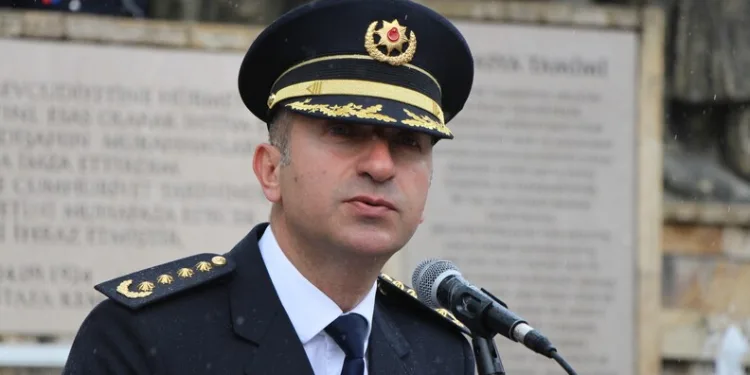 Midelerinde uyuşturucu sevkiyatı yapan 2 torbacı tutuklandı