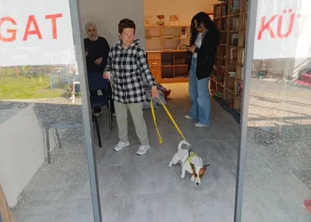 Midelerinde uyuşturucu sevkiyatı yapan 2 torbacı tutuklandı
