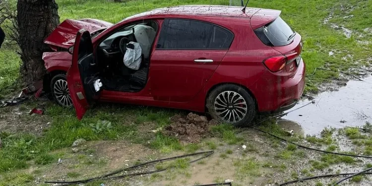 Midelerinde uyuşturucu sevkiyatı yapan 2 torbacı tutuklandı
