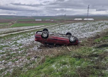 Midelerinde uyuşturucu sevkiyatı yapan 2 torbacı tutuklandı