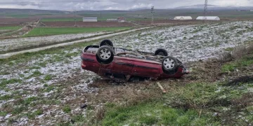 Midelerinde uyuşturucu sevkiyatı yapan 2 torbacı tutuklandı