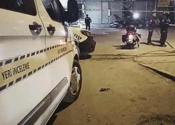Midelerinde uyuşturucu sevkiyatı yapan 2 torbacı tutuklandı