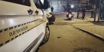 Midelerinde uyuşturucu sevkiyatı yapan 2 torbacı tutuklandı