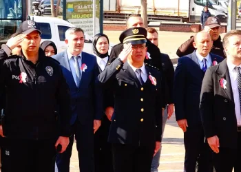 Midelerinde uyuşturucu sevkiyatı yapan 2 torbacı tutuklandı