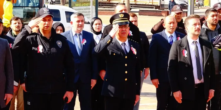 Midelerinde uyuşturucu sevkiyatı yapan 2 torbacı tutuklandı