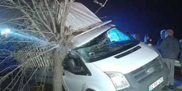 Midelerinde uyuşturucu sevkiyatı yapan 2 torbacı tutuklandı