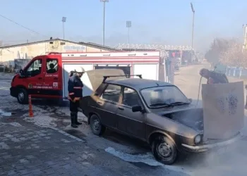 Midelerinde uyuşturucu sevkiyatı yapan 2 torbacı tutuklandı
